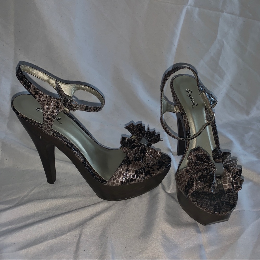 Black snake prints.